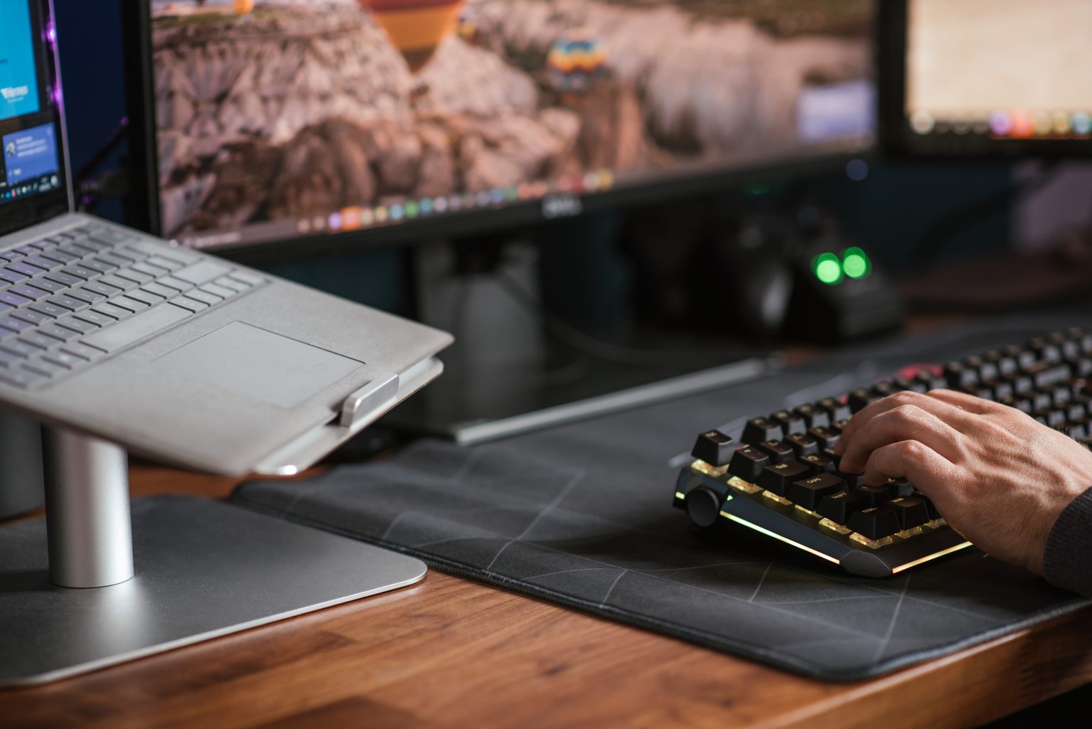 Afbeelding illustratie waarin getoond wordt waarop bedrijven moeten letten bij hardware kopen voor kantoor