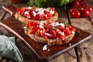 Home Heerlijke vers bereide belegde broodjes klaar voor online bestelling met diverse toppings en ingrediënten