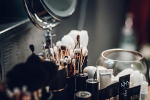 Afbeeldingen van populaire niet-chirurgische cosmetische ingrepen geschikte voor beginners inclusief fillers en huidbehandeli